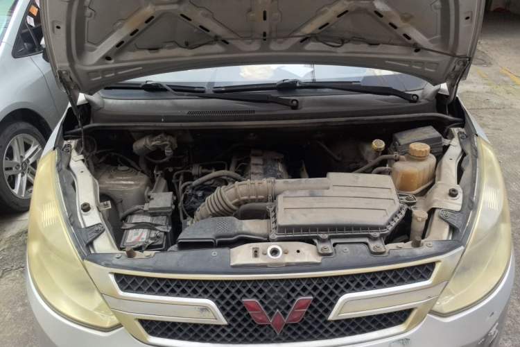 Used Wuling Rongguang V 2016 1.5L Standard Version Engine Bay