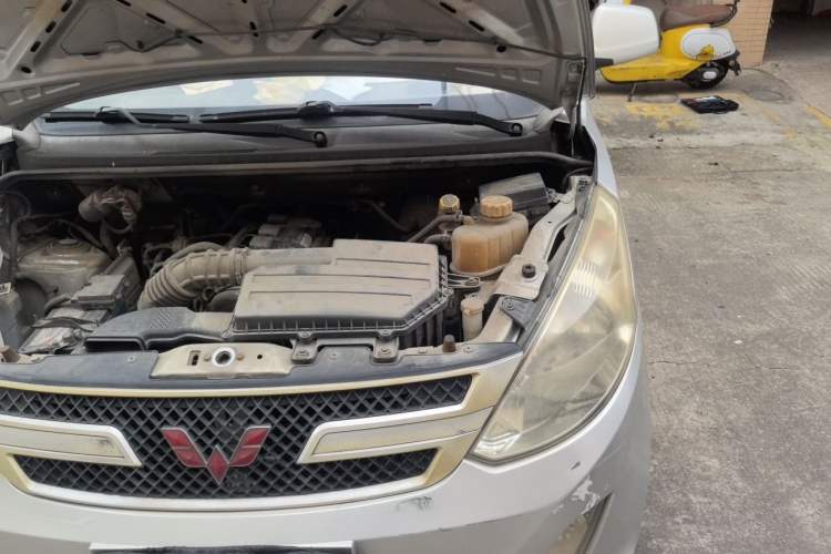 Used Wuling Rongguang V 2016 1.5L Standard Version Engine Bay Left