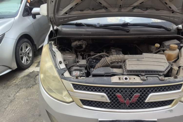 Used Wuling Rongguang V 2016 1.5L Standard Version Engine Bay Right