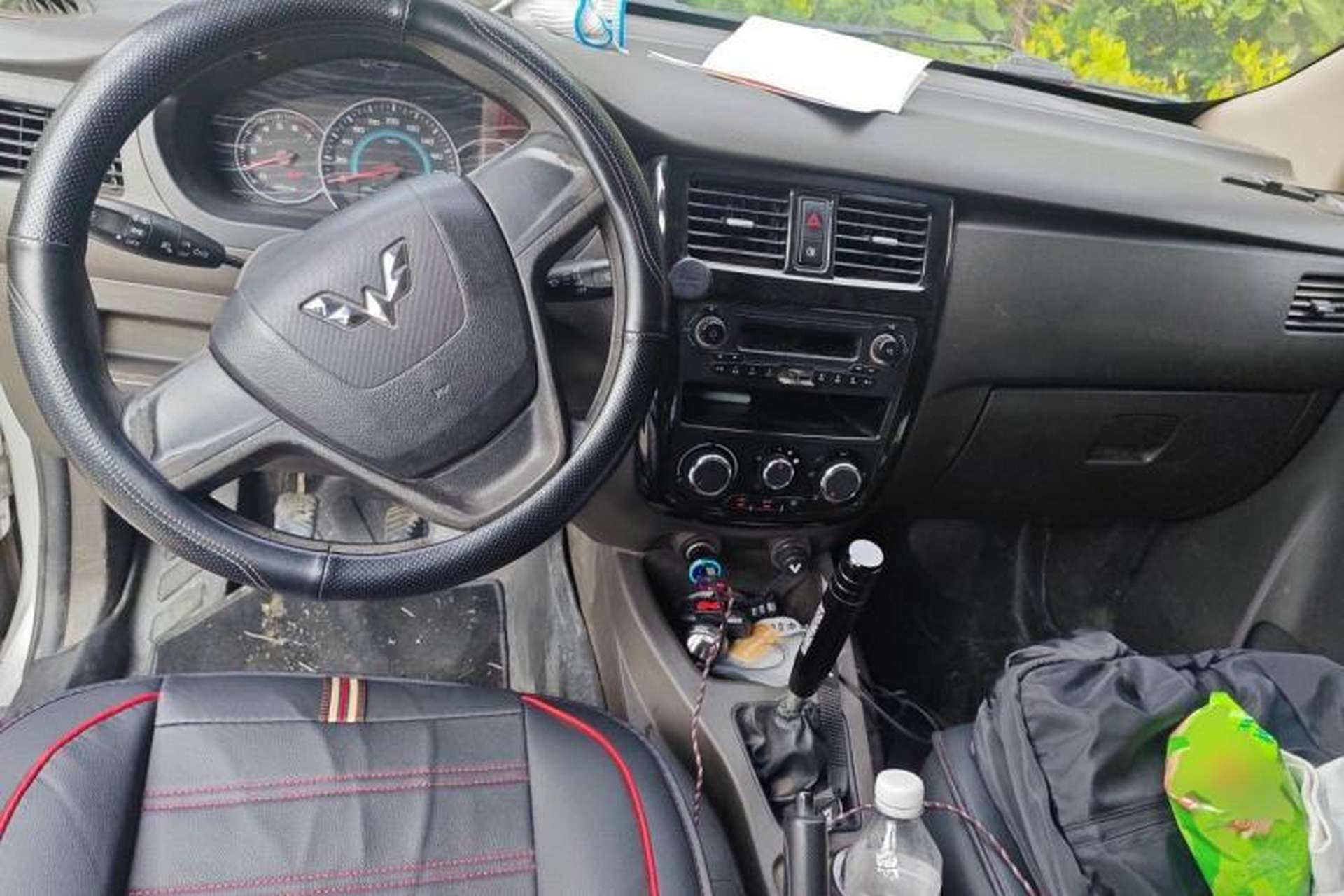 Used Wuling Rongguang V 2016 1.5L Standard Version Center Console