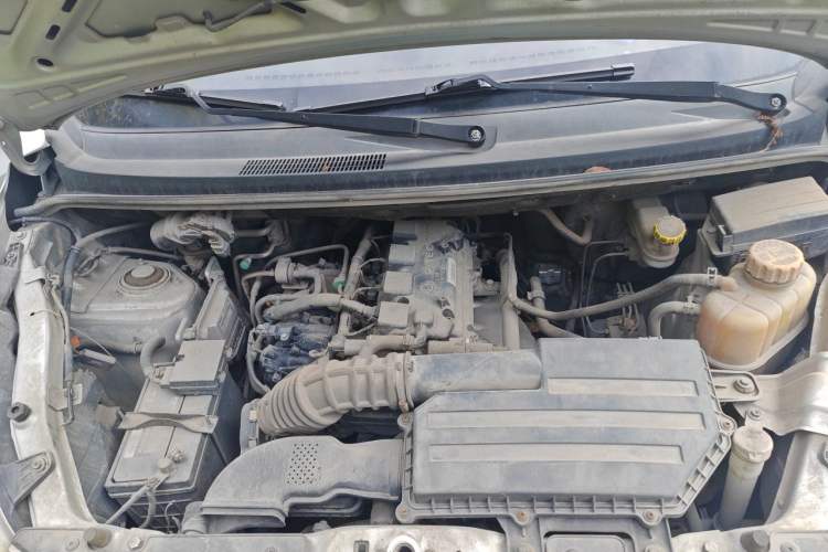 Used Wuling Rongguang V 2016 1.5L Standard Version Engine Bay