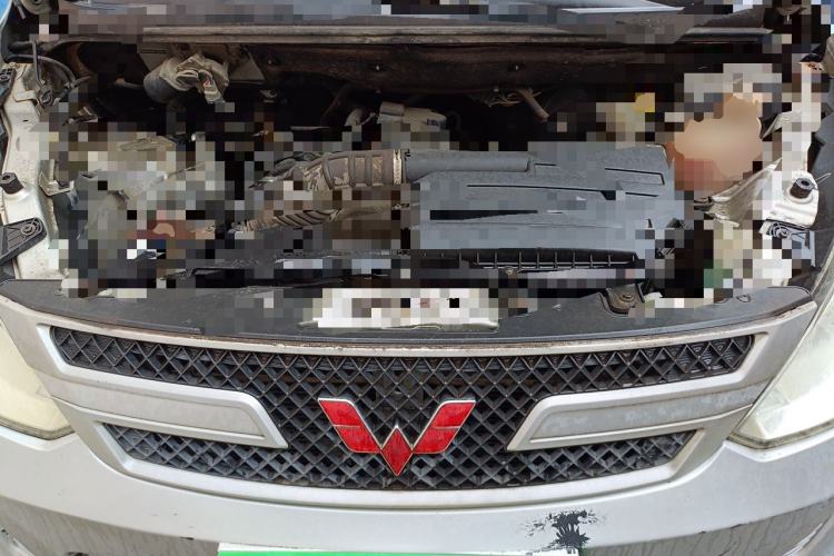 Used Wuling Rongguang V 2016 1.5L Practical Version Engine Bay