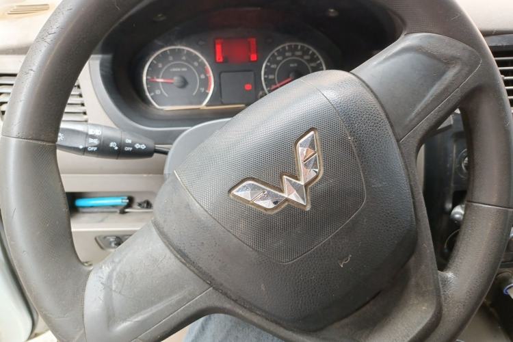 Used Wuling Rongguang V 2016 1.5L Practical Version Steering Wheel