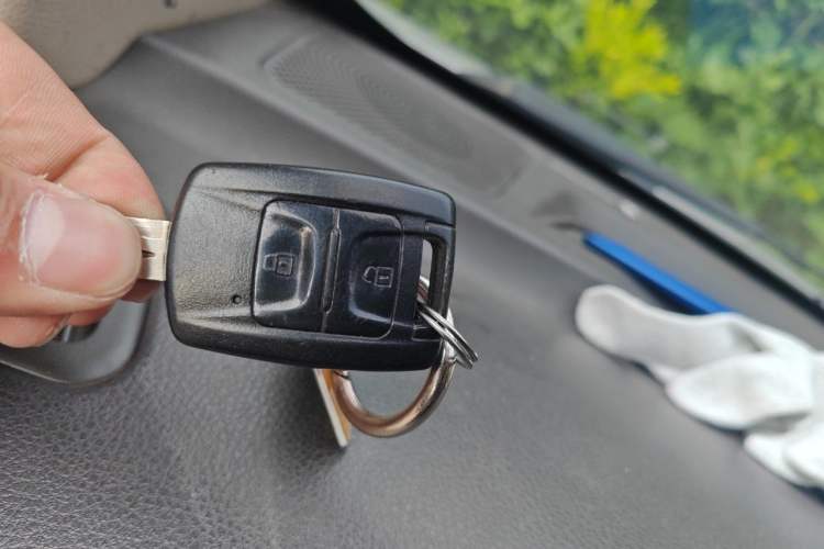 Used Wuling Rongguang V 2016 1.5L Standard Version Vehicle Key
