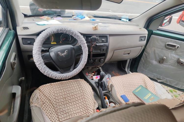 Used Wuling Rongguang V 2016 1.2L Practical Version Center Console