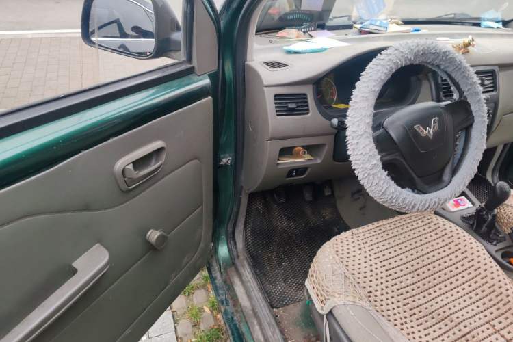 Used Wuling Rongguang V 2016 1.2L Practical Version Driver Seat