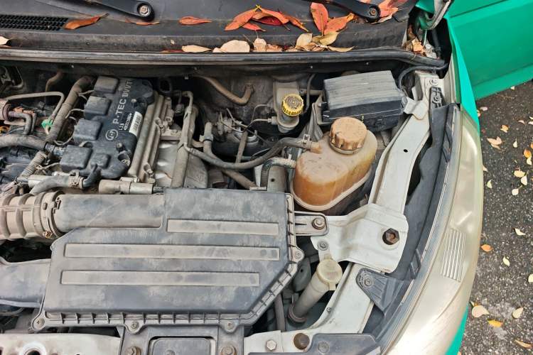 Used Wuling Rongguang V 2016 1.5L Standard Version Engine Bay Left
