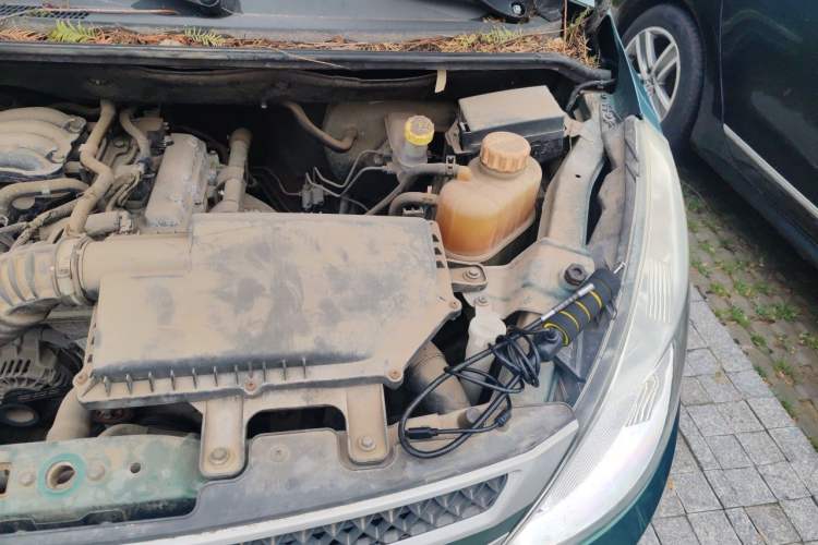 Used Wuling Rongguang V 2016 1.2L Practical Version Engine Bay Left