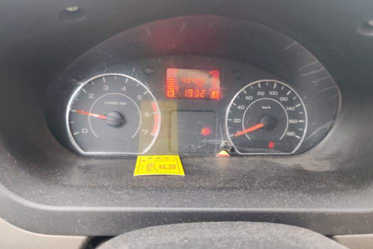 Used Wuling Rongguang V 2016 1.2L Practical Version Odometer Close Up