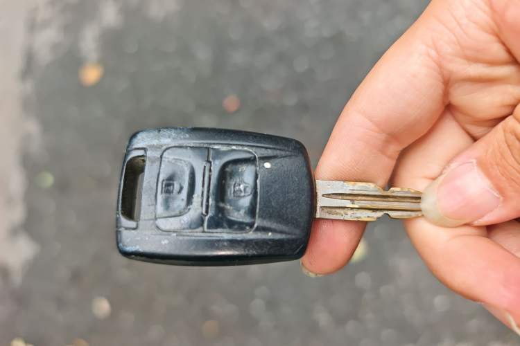 Used Wuling Rongguang V 2016 1.5L Standard Version Vehicle Key