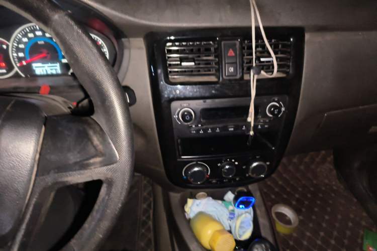 Used Wuling Rongguang V 2016 1.2L Standard Version Audio And AC Panel
