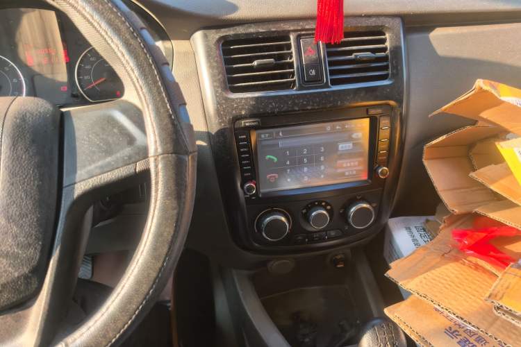 Used Wuling Rongguang V 2016 1.5L Practical Version Non-Power-Assisted Audio And AC Panel
