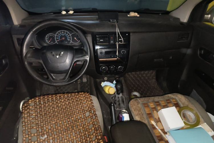Used Wuling Rongguang V 2016 1.2L Standard Version Center Console