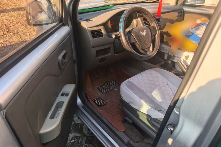 Used Wuling Rongguang V 2016 1.5L Practical Version Non-Power-Assisted Driver Seat