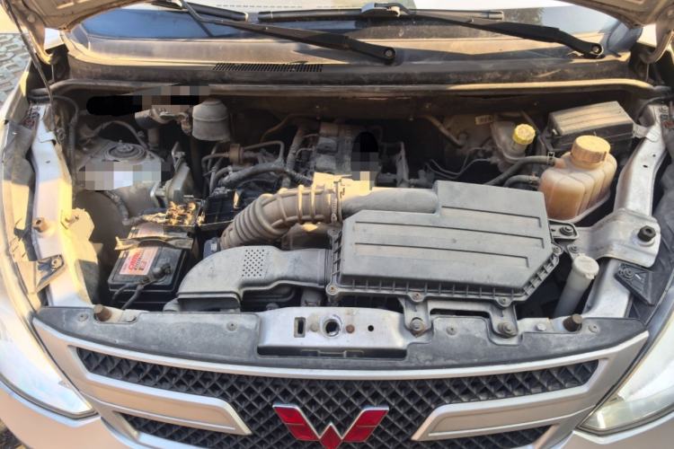 Used Wuling Rongguang V 2016 1.5L Practical Version Non-Power-Assisted Engine Bay