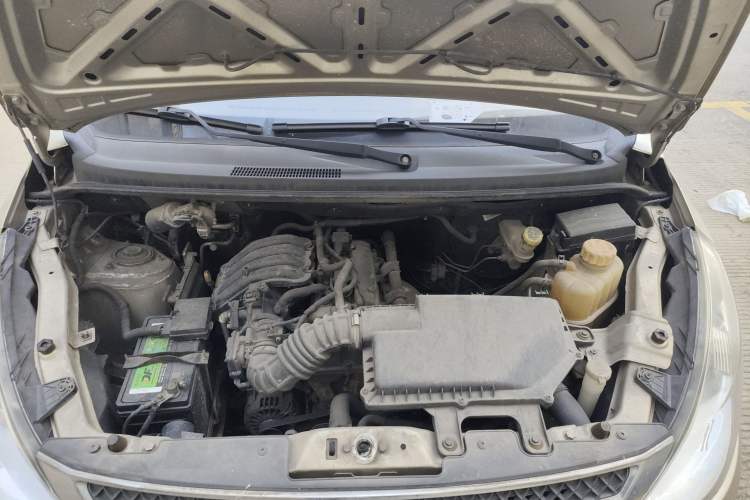 Used Wuling Rongguang V 2016 1.2L Standard Version Engine Bay