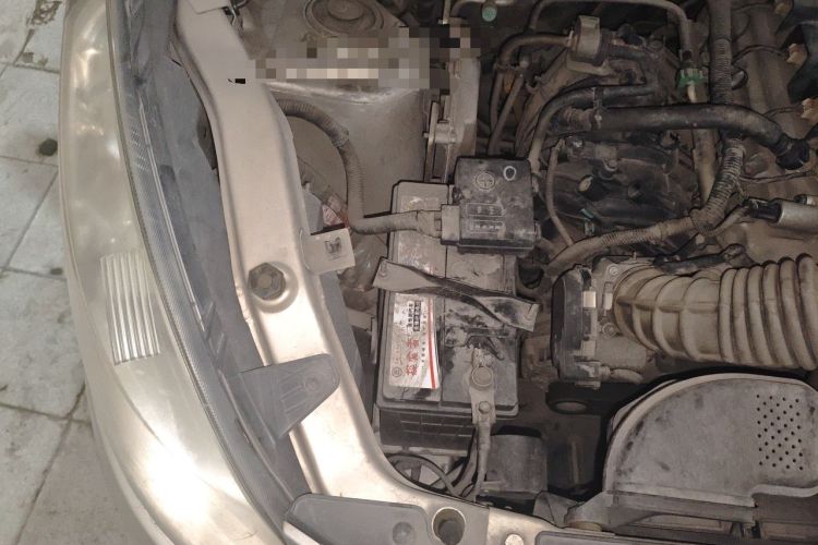 Used Wuling Rongguang V 2016 1.5L Standard Version Engine Bay Right