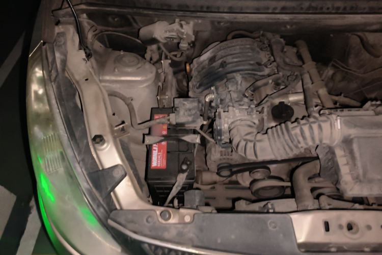 Used Wuling Rongguang V 2016 1.2L Standard Version Engine Bay Right