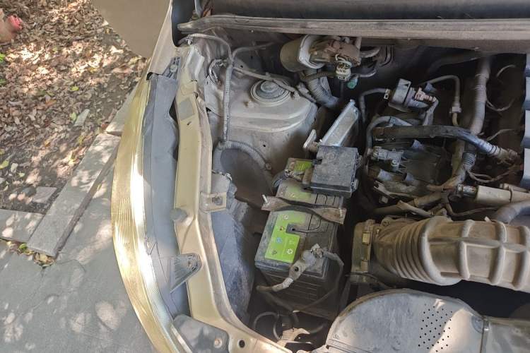 Used Wuling Rongguang V 2016 1.5L Standard Version Engine Bay Right