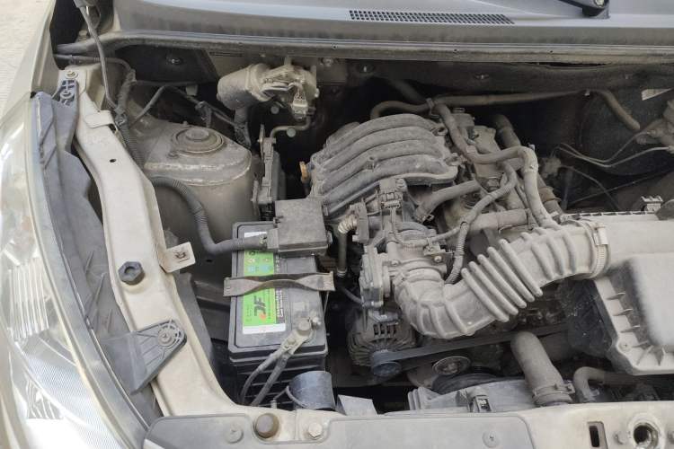 Used Wuling Rongguang V 2016 1.2L Standard Version Engine Bay Right