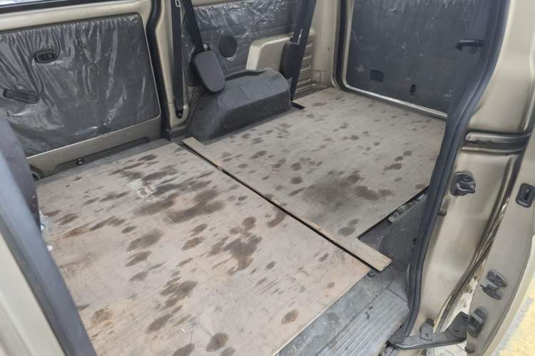 Used Wuling Rongguang V 2016 1.2L Standard Version Left Rear Seat