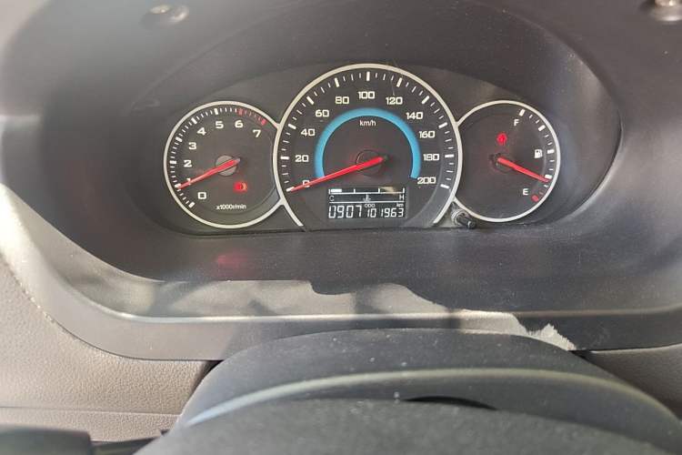 Used Wuling Rongguang V 2016 1.5L Standard Version Odometer Close Up