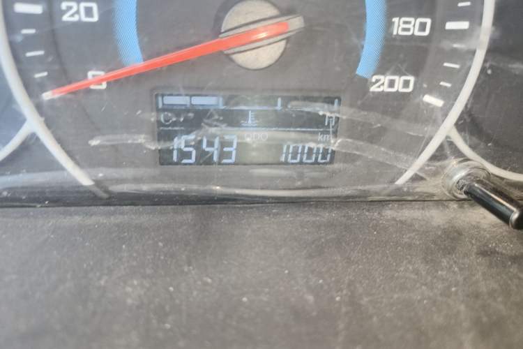 Used Wuling Rongguang V 2016 1.2L Standard Version Odometer Close Up