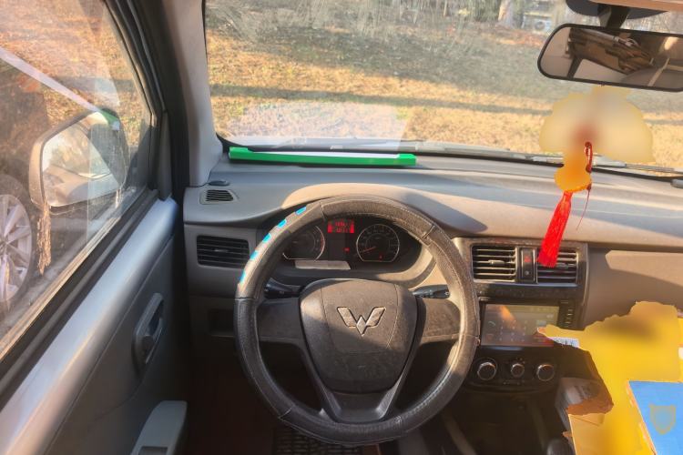 Used Wuling Rongguang V 2016 1.5L Practical Version Non-Power-Assisted Steering Wheel