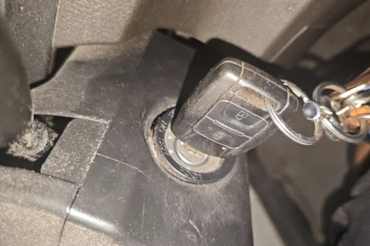 Used Wuling Rongguang V 2016 1.5L Standard Version Vehicle Key