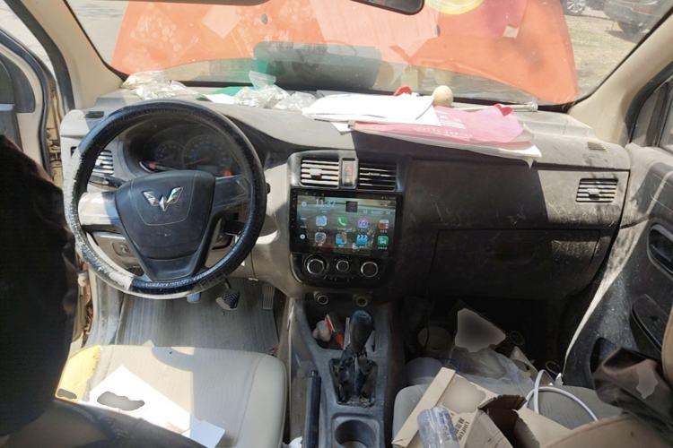Used Wuling Rongguang V 2016 1.5L Standard Version Center Console