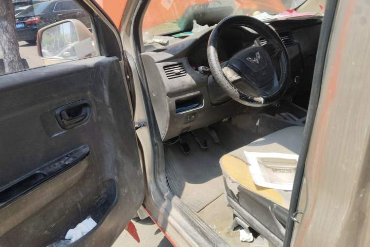Used Wuling Rongguang V 2016 1.5L Standard Version Driver Seat