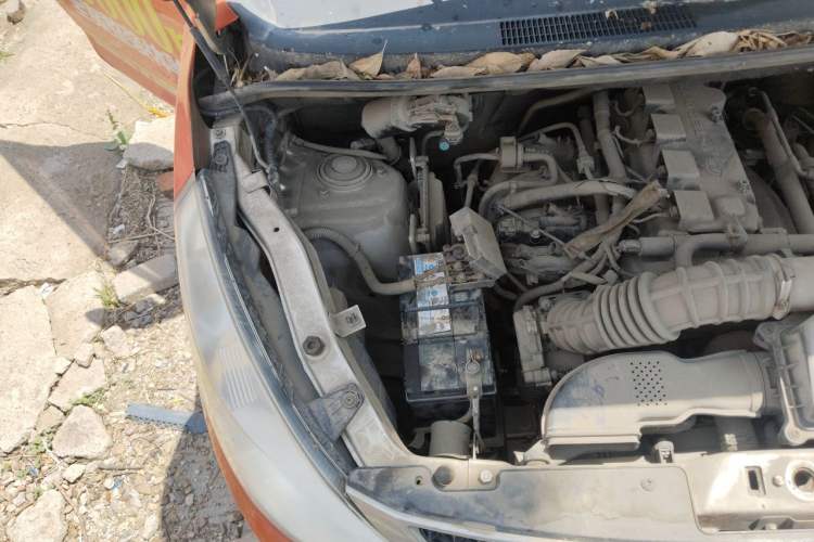 Used Wuling Rongguang V 2016 1.5L Standard Version Engine Bay Right
