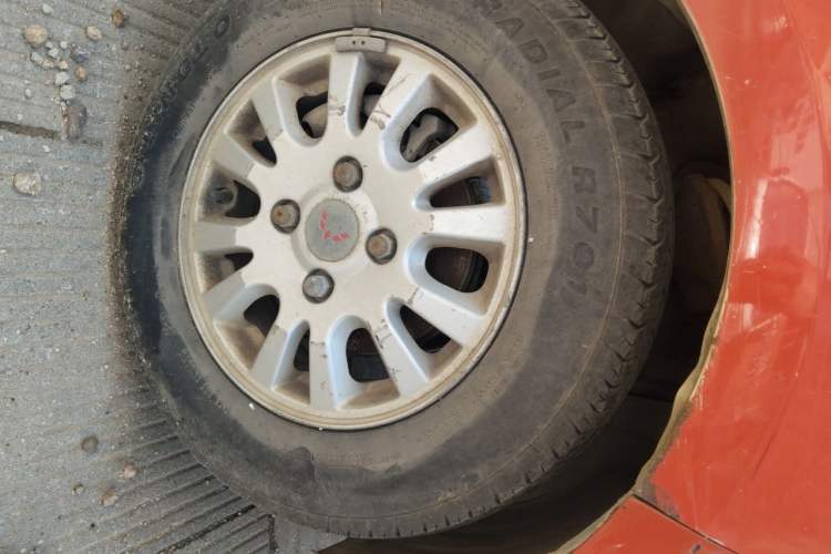Used Wuling Rongguang V 2016 1.5L Standard Version Right Front Wheel Hub