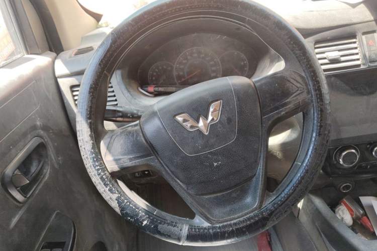 Used Wuling Rongguang V 2016 1.5L Standard Version Steering Wheel