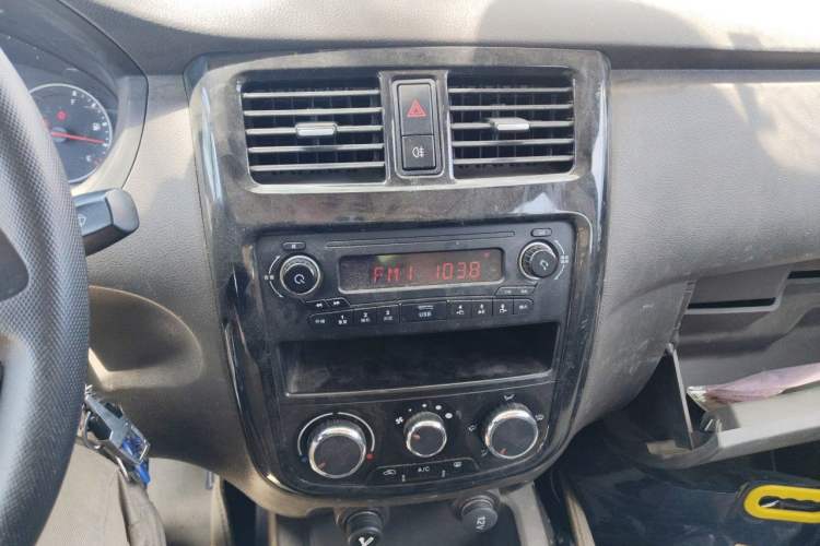 Used Wuling Rongguang V 2016 1.5L Standard Version Audio And AC Panel