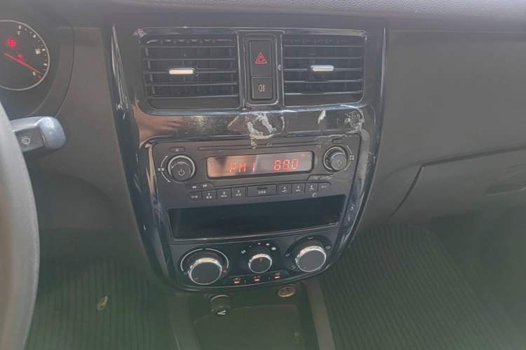 Used Wuling Rongguang V 2016 1.5L Standard Version Audio And AC Panel