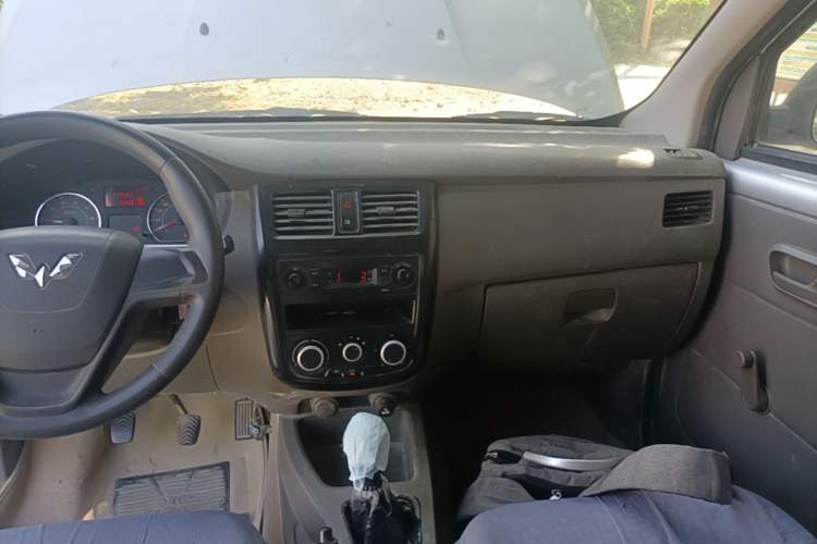 Used Wuling Rongguang V 2016 1.2L Practical Version Audio And AC Panel