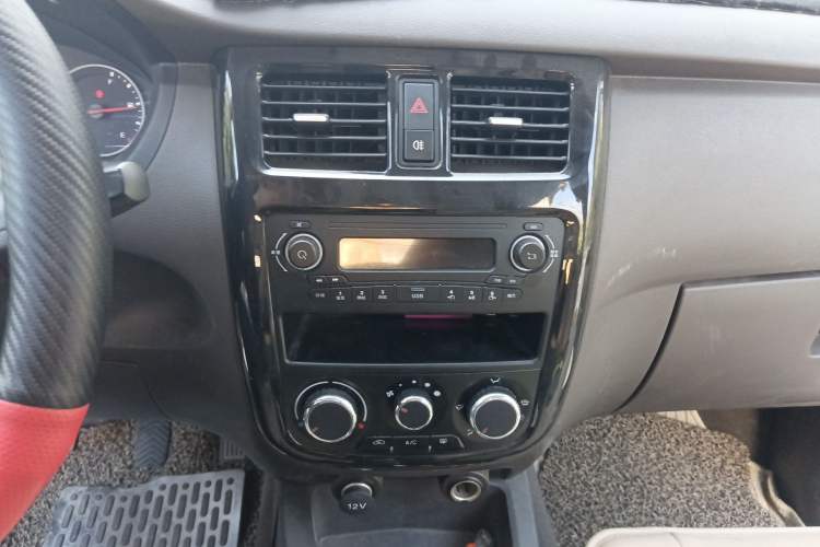 Used Wuling Rongguang V 2016 1.5L Standard Version Audio And AC Panel
