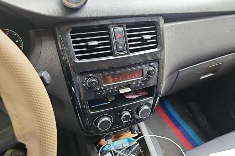 Used Wuling Rongguang V 2016 1.5L Standard Version Audio And AC Panel