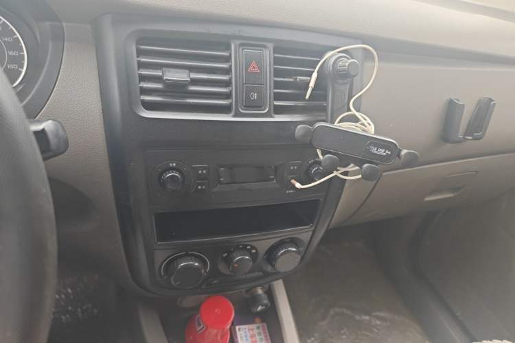 Used Wuling Rongguang V 2016 1.5L Practical Version Audio And AC Panel
