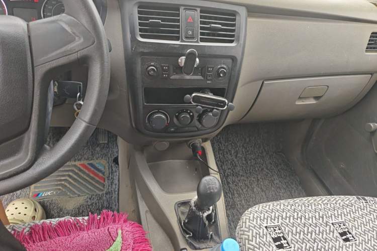 Used Wuling Rongguang V 2016 1.5L Practical Version Audio And AC Panel