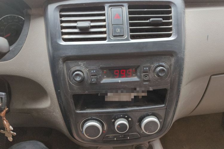 Used Wuling Rongguang V 2016 1.5L Practical Version Non-Power-Assisted Audio And AC Panel
