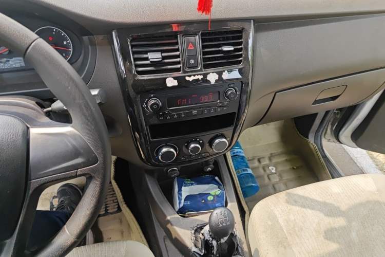 Used Wuling Rongguang V 2016 1.5L Standard Version Audio And AC Panel