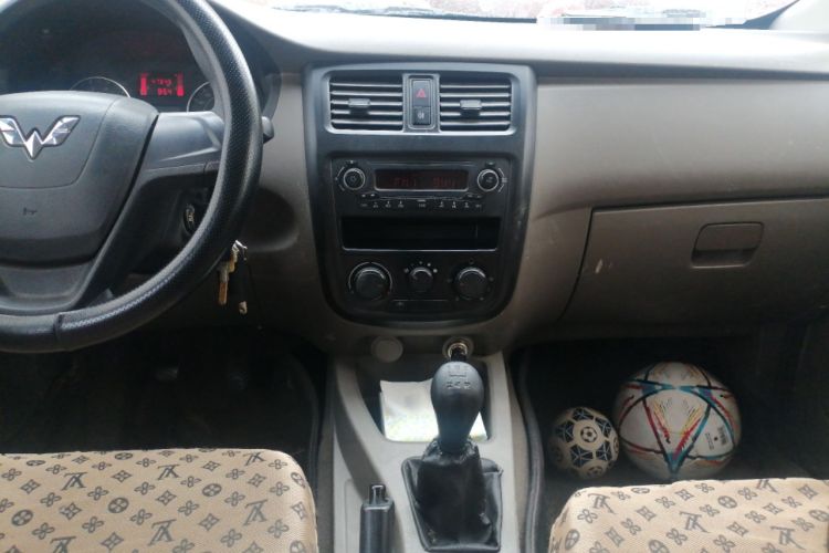 Used Wuling Rongguang V 2016 1.5L Practical Version Audio And AC Panel