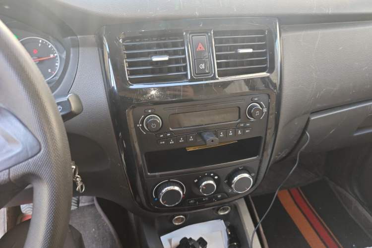 Used Wuling Rongguang V 2016 1.5L Standard Version Audio And AC Panel