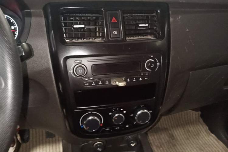 Used Wuling Rongguang V 2016 1.5L Standard Version Audio And AC Panel