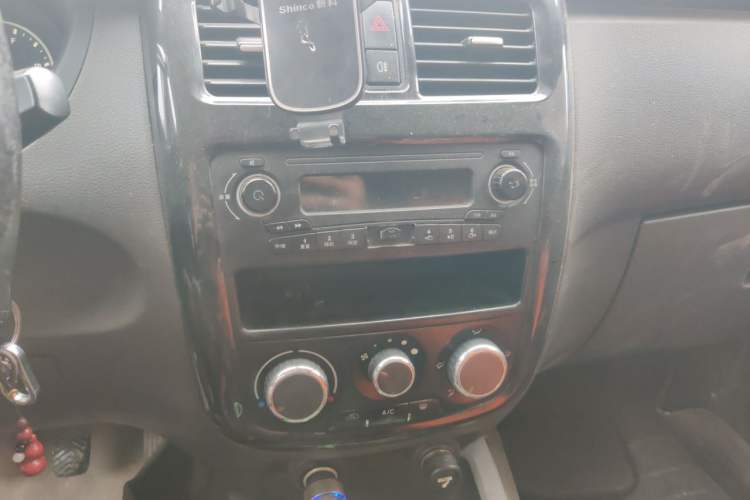 Used Wuling Rongguang V 2016 1.5L Standard Version Audio And AC Panel