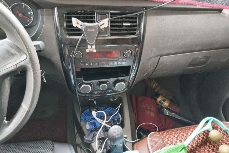Used Wuling Rongguang V 2016 1.5L Standard Version Audio And AC Panel