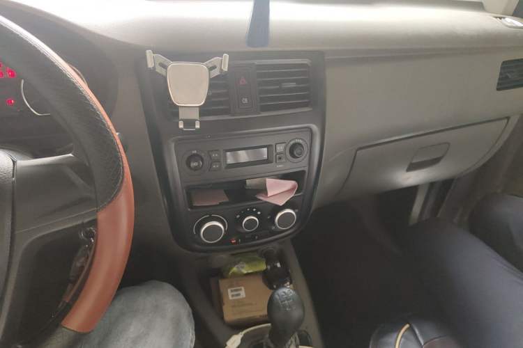 Used Wuling Rongguang V 2016 1.2L Practical Version Audio And AC Panel