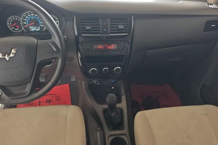 Used Wuling Rongguang V 2016 1.5L Standard Version Audio And AC Panel